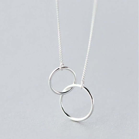 NEW Silver Simple Interlock Circle Necklace - Picture 2 of 4